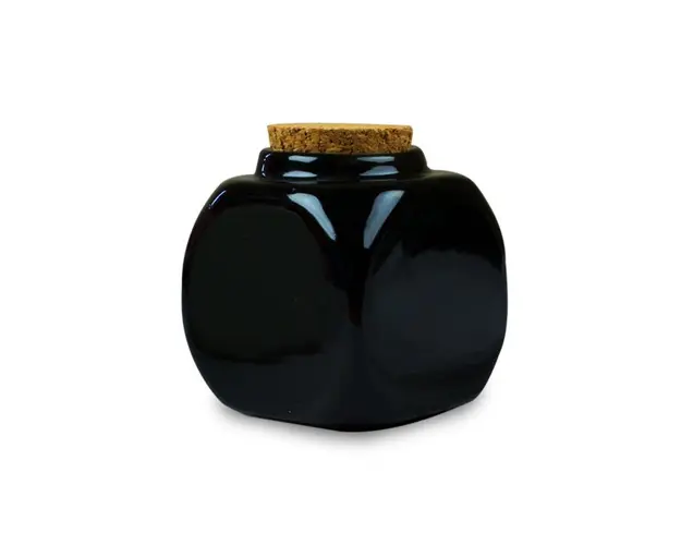 Pahar din portelan negru cu dop