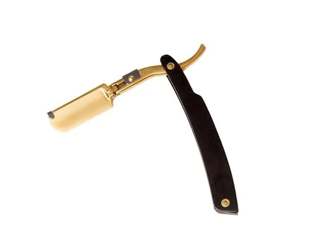 Brici pentru barbierit cu lama interschimbabila si maner de metal