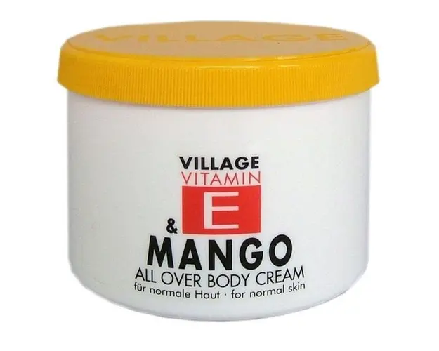 Crema de corp cu Vitamina E si Mango, Village Cosmetics, 500 ml