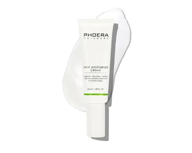 Crema hidratanta cu acid hialuronic si unt de sheea Phoera pentru toate tenurile 50 ml
