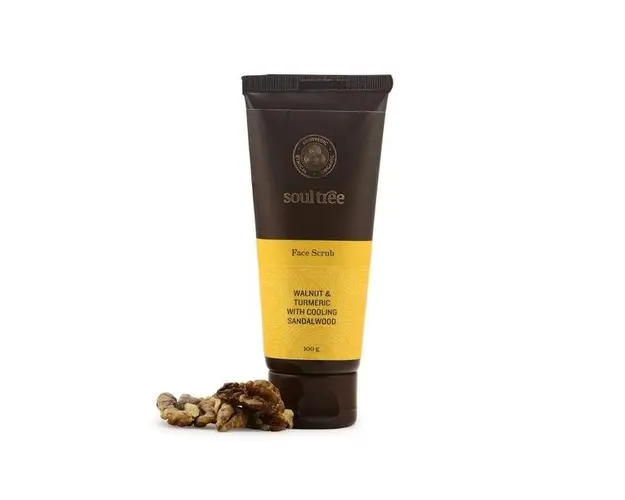 Exfoliant pentru Ten cu Turmeric, Nuca si Santal Soultree, 100ml