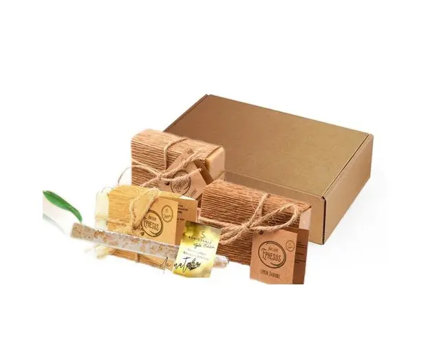 Set cadou &bdquo;Antique Ephesus&rdquo; cu sapun din ulei de masline (110g) + sapun din ulei de lam&acirc;ie (110g) + sapun lavanda (110g) + sare baie (18g)