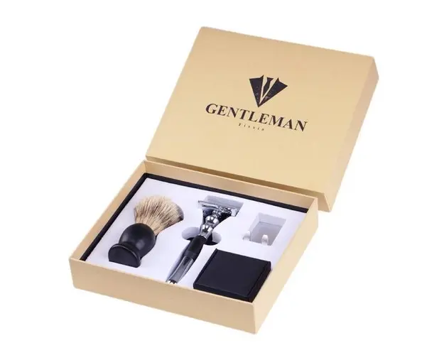 Set cadou barbierit clasic Fixxia cu safety razor, maner din metal, lama dubla si pamatuf, cutie crem