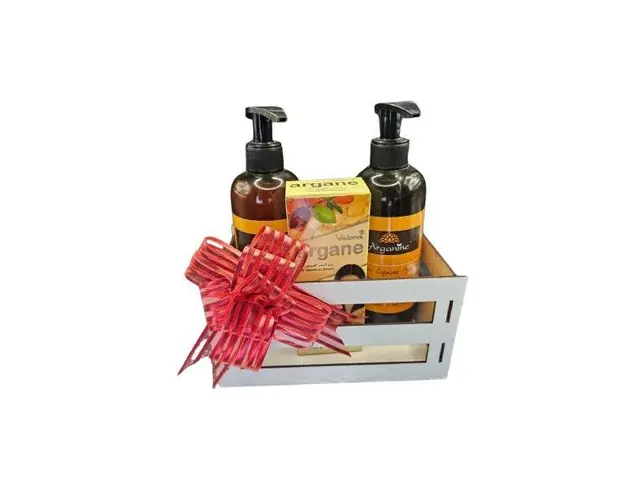 Set cadou cutie lemn, produse cosmetice Arganine cu ulei de argan, sapun lichid 400 ml, lotiune de corp 400 ml, ulei par/piele Valona 140 ml
