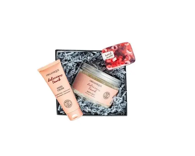 Set cadou Delicious Promise, crema de maini 70ml , sapun solid 100g, sare de baie 600g, Organique 