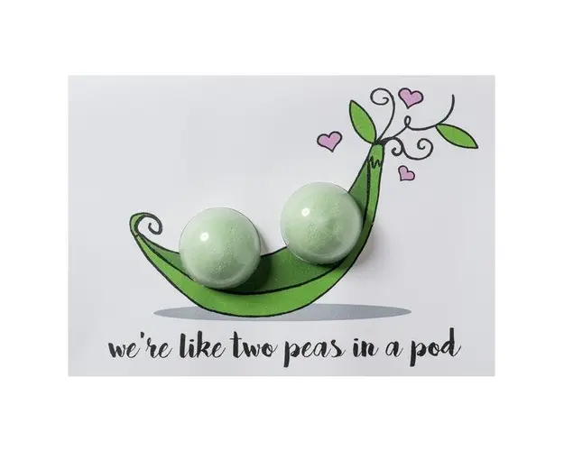 Set cadou Felicitare cu bile efervescente de baie 40g + plic Two Peas in a Pod, Bomb Cosmetics