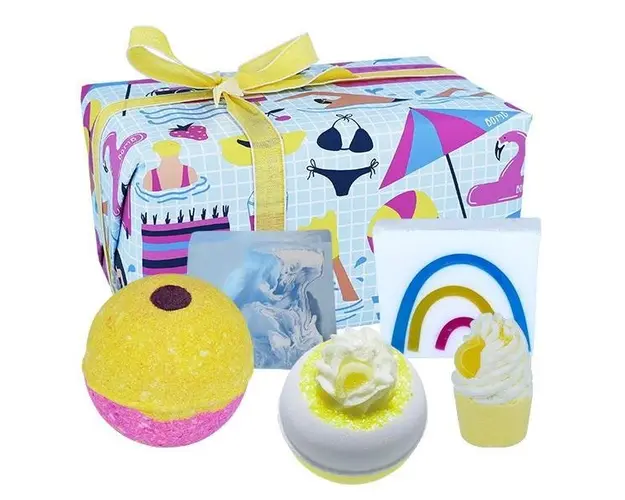 Set cadou Good Vibes Bomb Cosmetics (bila baie 160g x 2 buc, sapun solid 100g x 2 buc, sare baie 50g)