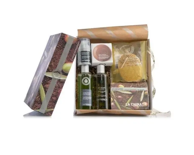 Set cadou Natural Body Care, La Chinata - Sapun 300g + Gel de dush 500 ml + Crema corp 360 ml + Crema maini si unghii 75 ml