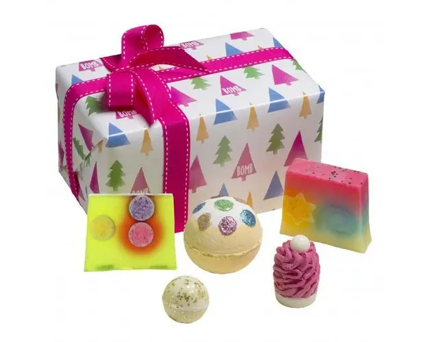 Set cadou O Christmas Tree, Bomb Cosmetics, bile de baie si sapun solid, 600 g