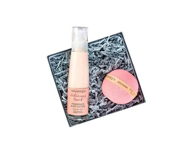 Set cadou Pink Mistery, lotiune corp 100ml, si bila de baie 170g, Organique