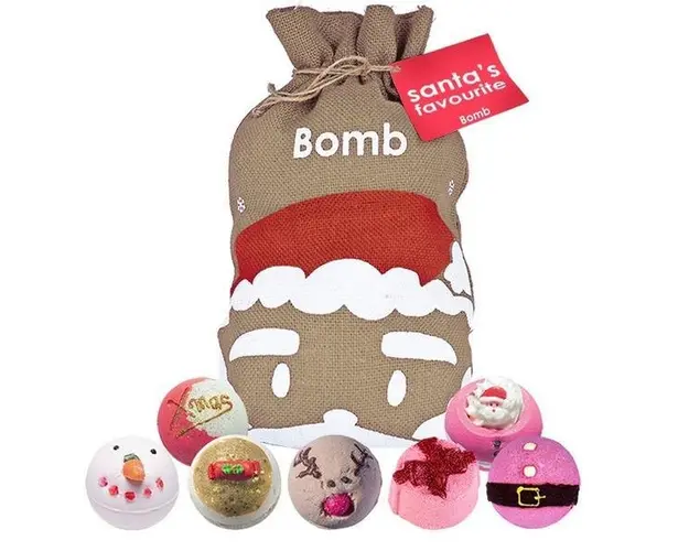 Set cadou Santas Favourite Hessian Sack, 7 produse 7x160g, bile de baie, Bomb Cosmetics