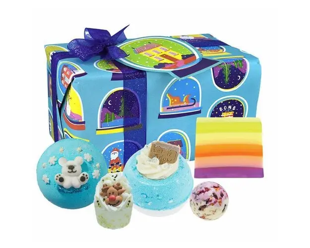Set cadou Shake Me Up 5 produse, 2 x bila baie 160 g, 1 x sare baie creamer 30 g, 1 x sare baie mallow, 1 x sapun solid 100 g, Bomb Cosmetics 