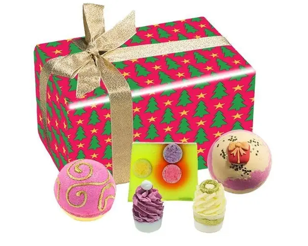 Set cadou Star on Top, Bomb Cosmetics, bile de baie si sapun solid, 600 g