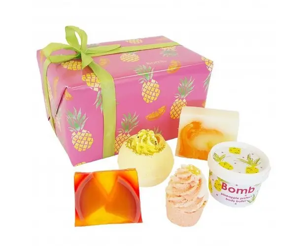 Set cadou Totally Tropical, Bomb Cosmetics, bile de baie, sapun solid, unt de corp, 600 g