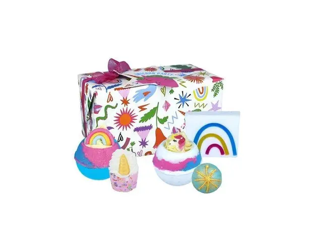 Set cadou Unicorn Party, 5 produse, 2 x bila baie 160 g, 1 x sare baie creamer 30 g, 1 x sare baie mallow, 1 x sapun solid 100 g, Bomb Cosmetics 