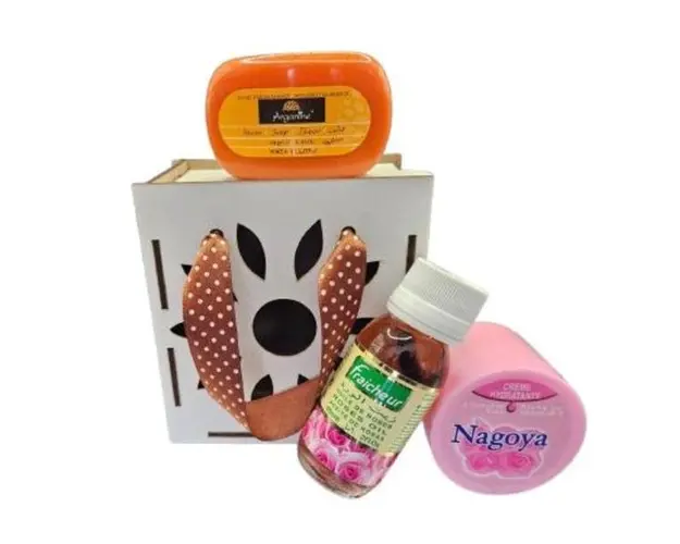 Set cutie lemn crema trandafir Nagoya 100 ml, ulei fraicheur trandafir 60 ml, sapun cu ulei de argan Arganine 40 gr