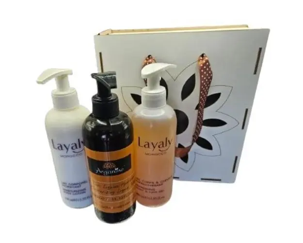 Set cutie lemn Lotiune de corp Layaly 400 ml, Gel de dus Layaly 400 ml, Sapun lichid cu ulei de argan Arganine 400 ml
