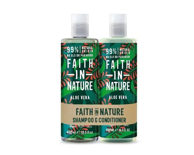 Set Sampon si Balsam pentru Reintinerirea Parului cu Aloe Vera pentru Par Normal / Uscat - Faith in Nature Rejuvenating Shampoo + Conditioner Aloe Vera, 2 x 400 ml, 1 set
