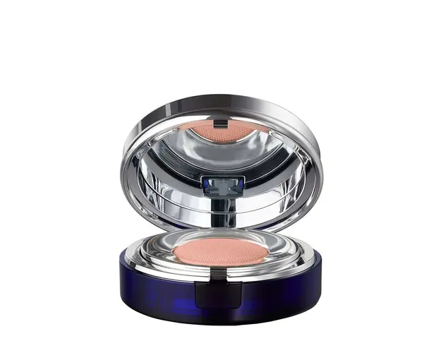 Essence-in-foundation nc05 30 ml
