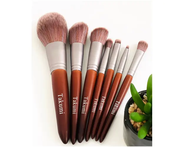 Set 7 Pensule Pentru Makeup Takumi