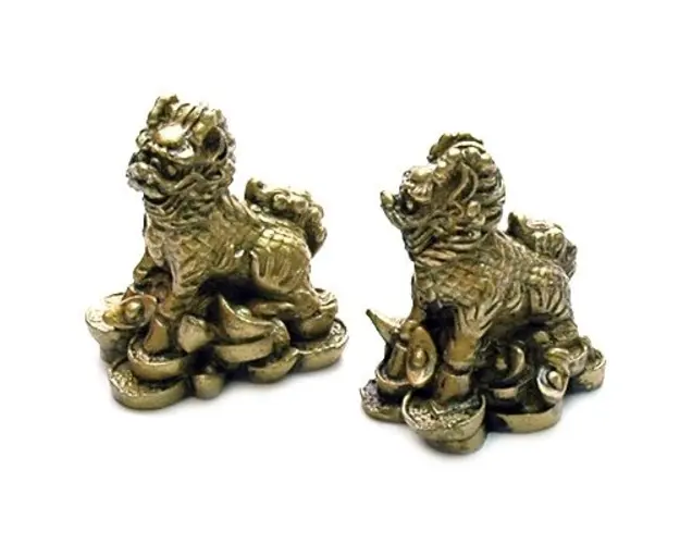 Pereche de Chi Lin aurii din bronz
