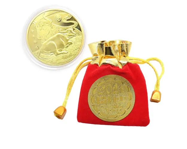 Saculet cu talisman auriu cu zodia bivolului