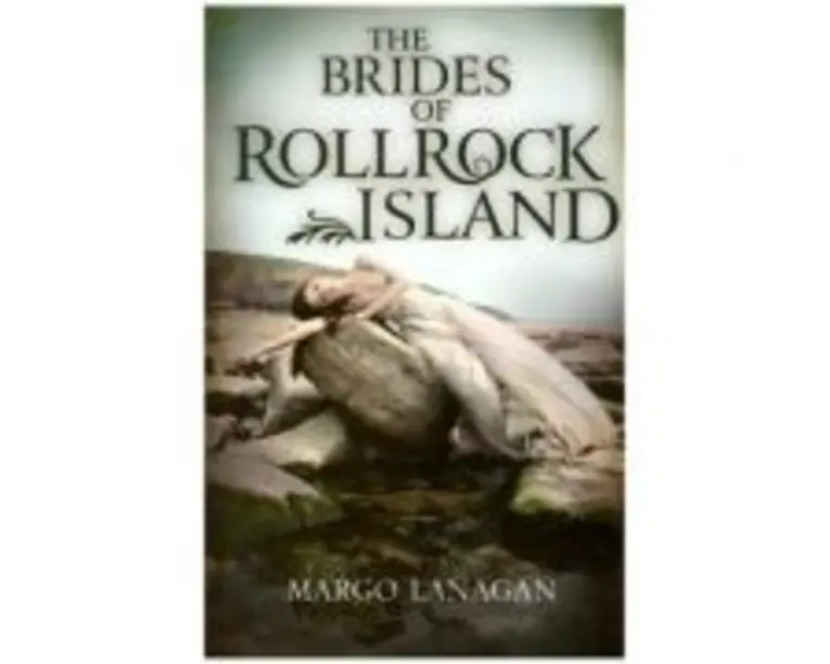 The Brides of Rollrock Island - Margo Langan