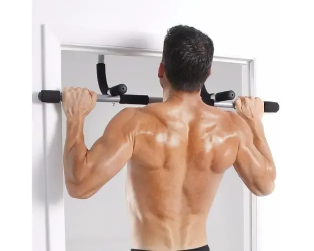 Bara fitness pentru tractiuni cu prindere pe tocul usii, greutate maxima 100 kg