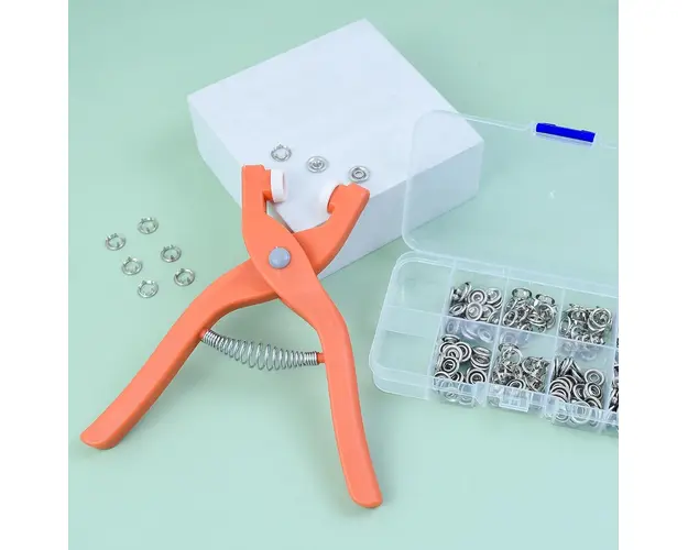 Cleste de mercerie pentru montat capse cu 50 de capse incluse