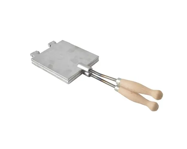 Forma dreptunghiulara din aluminiu pentru saratele cu manere din lemn