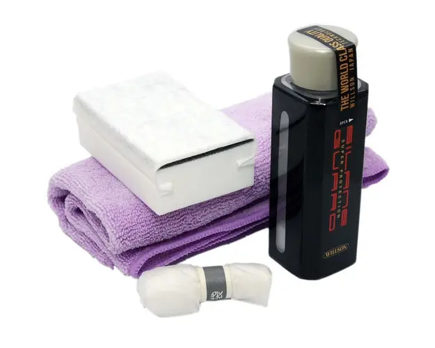 Solutie lichida pentru stralucirea masinii