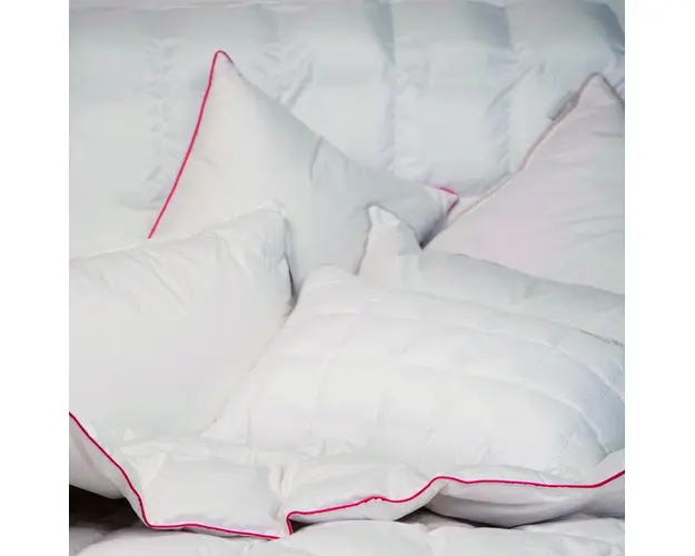 Pilota cu puf si pene de gasca cu husa bumbac 140x200