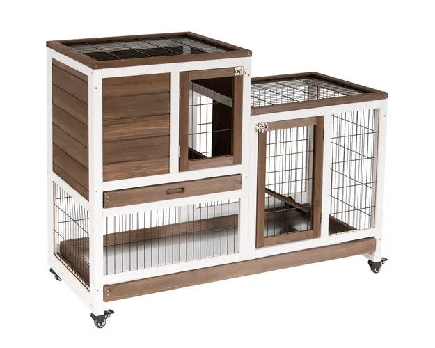 PawHut Cusca pentru iepuri din lemn cu roti, tavi detasabile si casa pentru iepuri cu rampa, 110x50x86cm, maro si alb | Aosom Romania