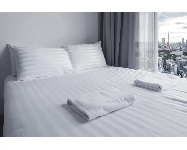 Lenjerie de pat Hotel Line, dubla, 200x220 cm, amestec bumbac, satin, 250 TC, alb, cu dungi 1 cm