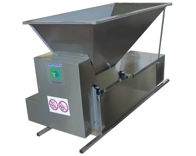 Eno 3 inox cu motor, zdrobitor desciorchinator struguri, cu motor, Enoitalia, cuva si carcasa inox, cuva cu valturi, motor 0,75 kW, productivitate 1000-1200 kg/h, productie Italia