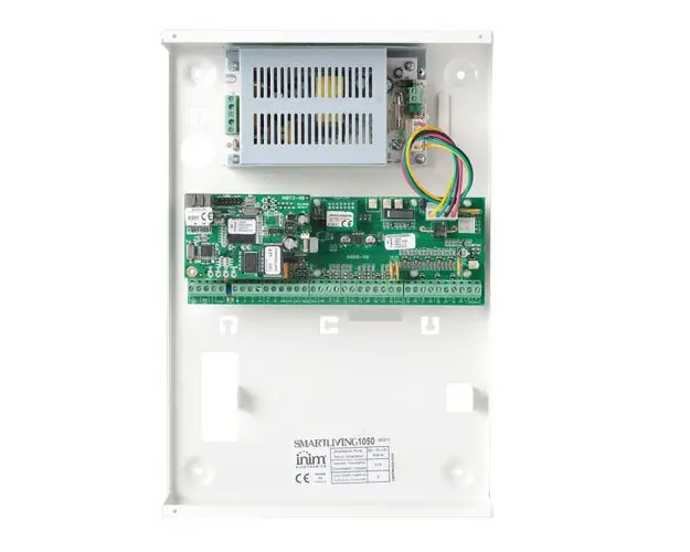 Centrala alarma antiefractie Inim SmartLiving 1050 cu cutie metalica cu traf, 10 partitii, 20 zone, 50 utilizatori