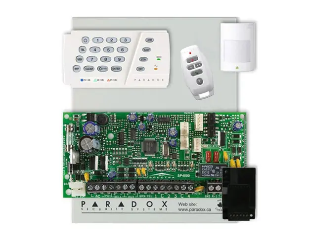 Centrala alarma antiefractie Paradox Spectra SP 4000+K636+RTX3