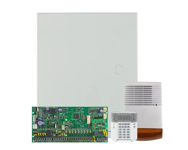 Kit alarma antiefractie Paradox Spectra SP6000+K32+SL-900B, 2 partitii, 8-32 zone, 32 utilizatori, cutie cu traf