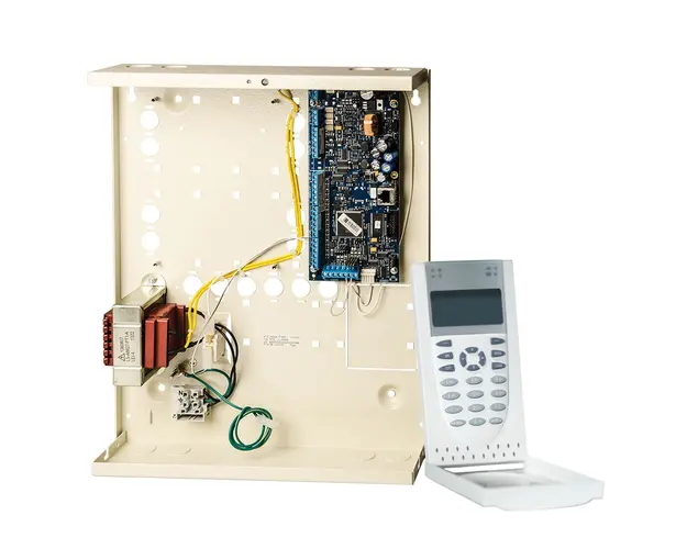 Kit centrala control acces/ antiefractie hibrid UTC Advisor Advanced ATS1500A-IP-MM, 4 partitii, 8-32 zone, 50 utilizatori