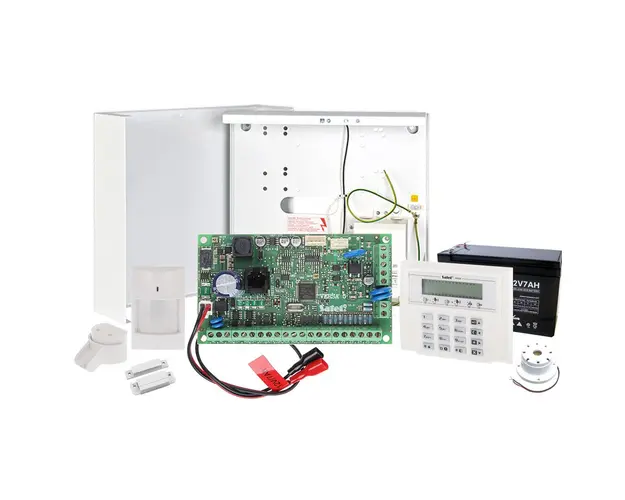 Sistem alarma antiefractie Satel KIT BASIC VERSA 5, 2 partitii, 5-30 zone, 4-12 iesiri PGM, 30 utilizatori