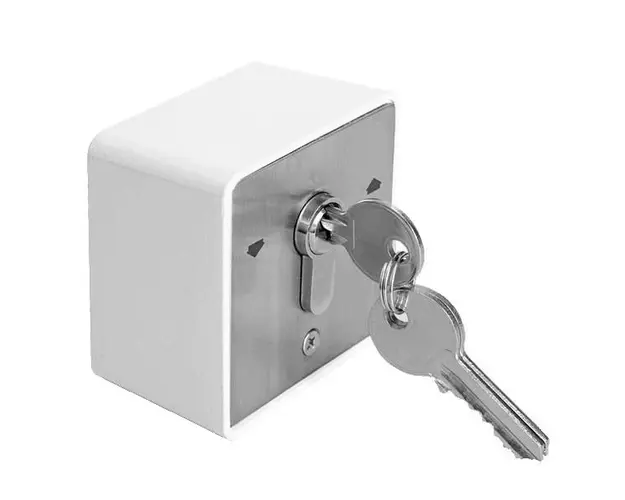 Buton aplicabil cu cheie, sistem revenire automata, contact de tip NO si NC, 16A 240V, pentru interior, Alb YKS-803D1-WH