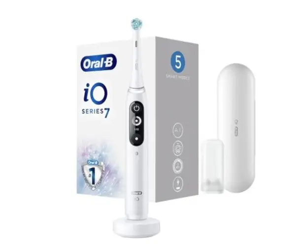 Periuta de dinti electrica Oral-B iO7 cu Tehnologie Magnetica si Micro-Vibratii, Inteligenta artificiala, Display led interactiv, Senzor de presiune Smart, Timer vizibil, 5 moduri, 1 capat, Suport rezerve, Incarcator magnetic, Trusa de calatorie, Alb