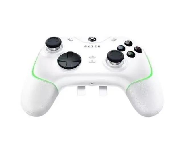 Controller Razer Wolverine V2 Chroma, USB-C, pentru Xbox Series X/S (Alb)