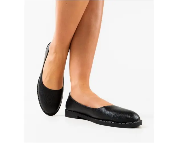 Balerini dama Hertay Negri