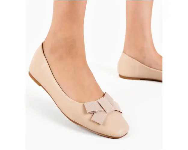 Balerini dama Kiprolos Bej