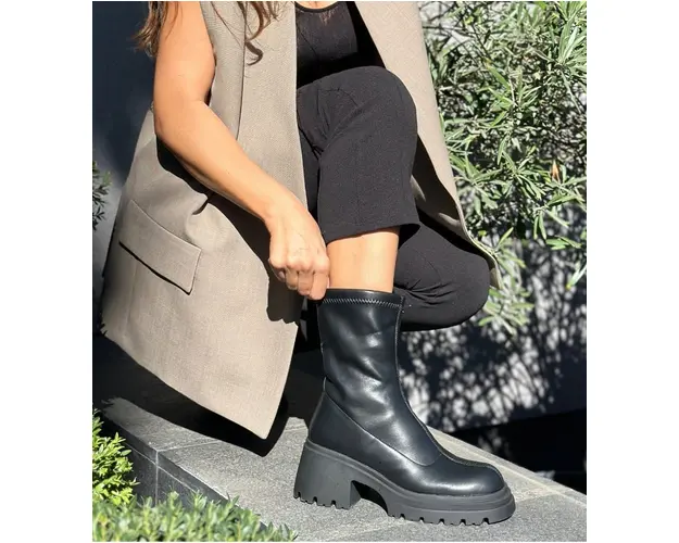 Ghete dama Shobha Negre