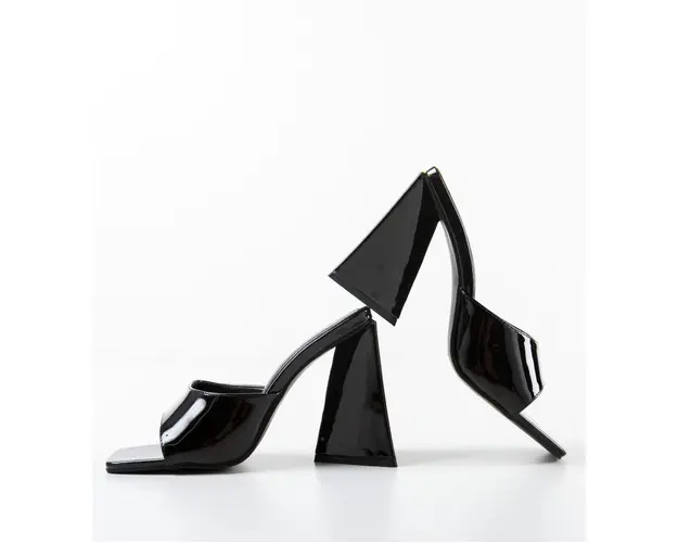 Saboti dama Ayla Negri