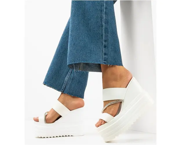 Saboti dama Christel Albi