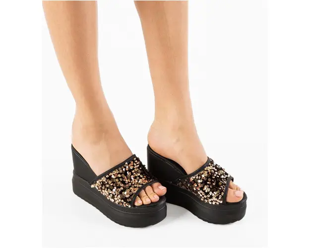 Saboti dama Karuen Aurii