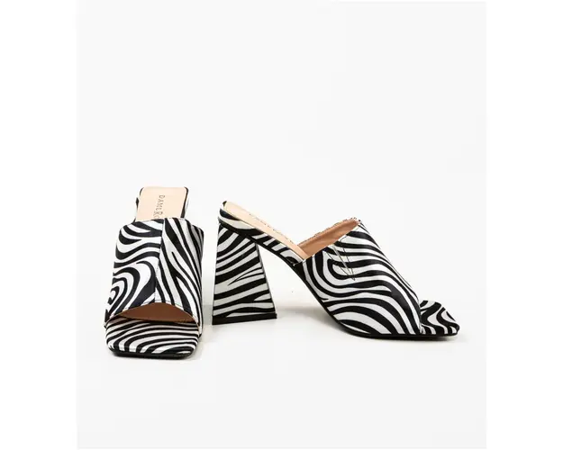 Saboti dama Makayl Zebra